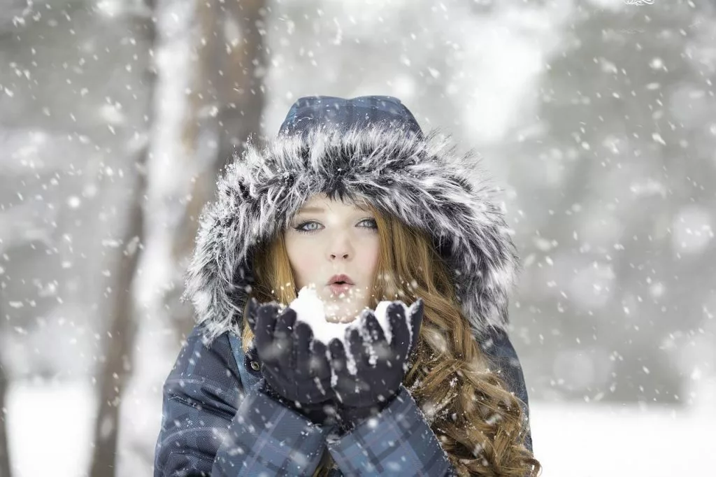 Can You Play Pickleball in the Winter? - What do you need? 2 woman, snow, Can you play pickleball in the winter?